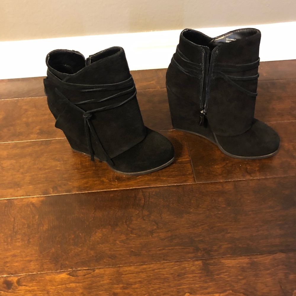 BCBG ankle boots new